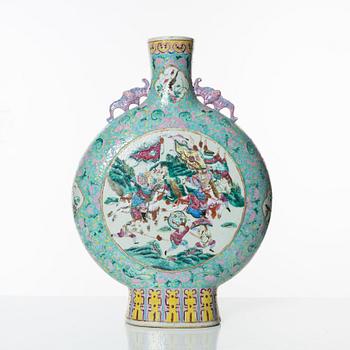 A large famille rose vase, Qing dynasty, 19th Century.