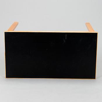 Alvar Aalto, kirjoituspöytä, "K81", O.Y. Huonekalu-ja Rakennustyötehdas A.B. 1900-luvun puoliväli.