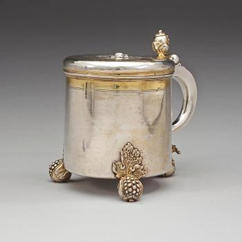 A Baltic early 18th century parcel-gilt tankard, marks possibly of Franz Johann Dreyer, Reval (1664-1714).