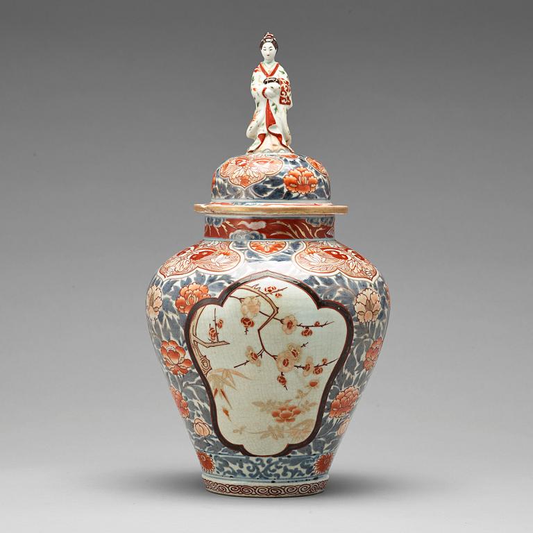 A Japanese Genroku imari vase, circa 1700.