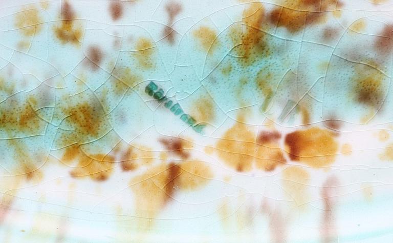 BURK MED LOCK samt FAT. Porslin resp Majolika. Kungl Dansk resp Rörstrand.