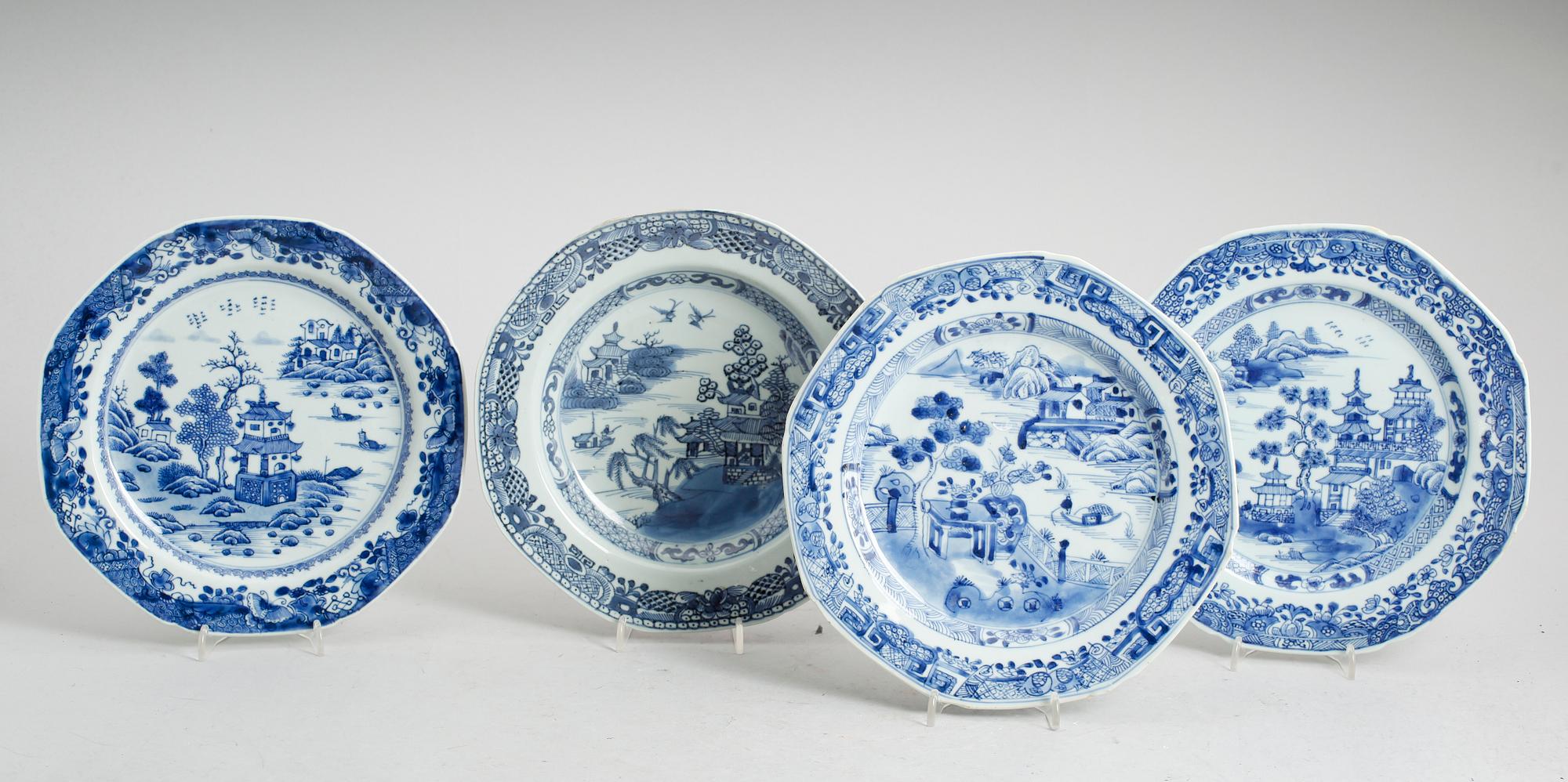 TALLRIKAR, 4 st snarlika, porslin, Kina, Qianlong 1736-1795.