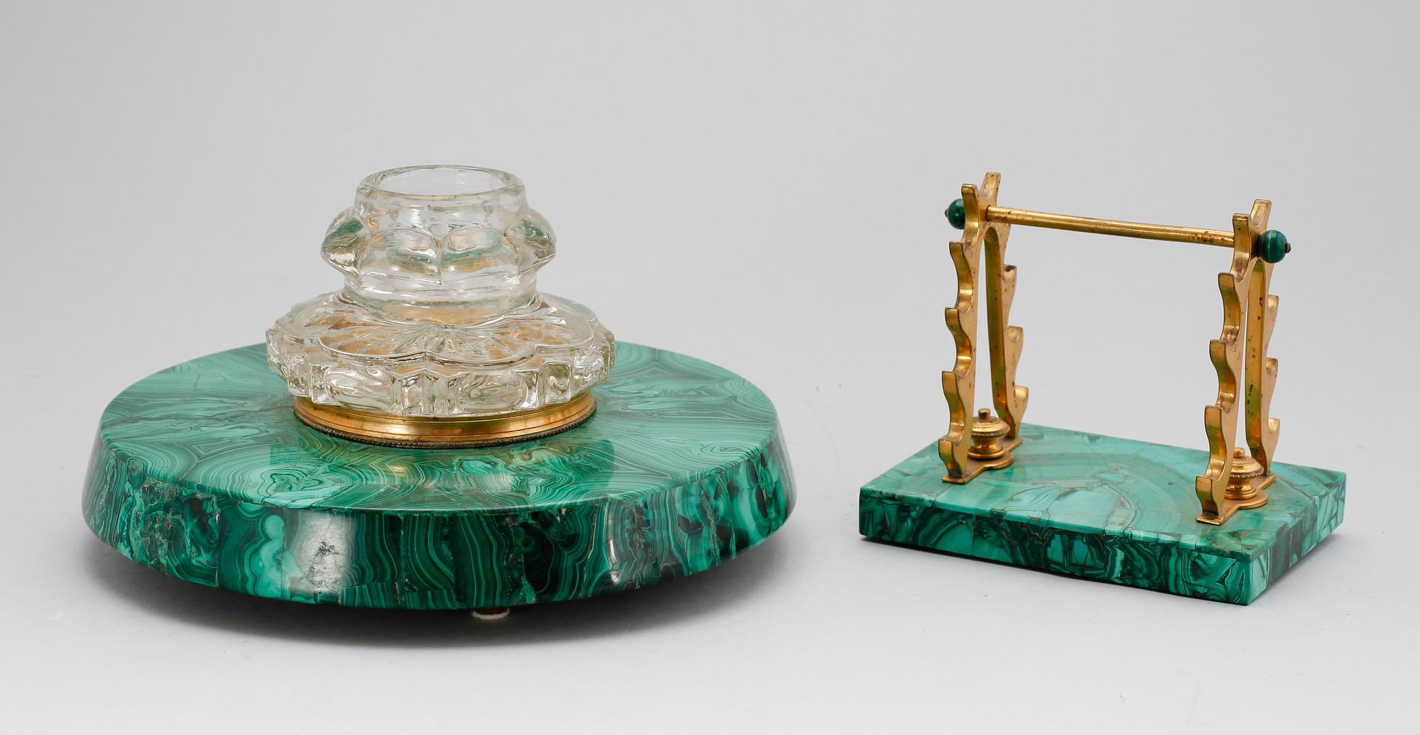 BLÄCKSTÄLL SAMT PENNSTÄLL, malakit, 1800-/1900-tal.