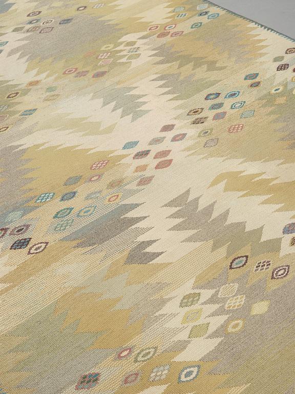 Barbro Nilsson, A CARPET. "Tånga, ljus". Tapestry weave. 304,5 x 204,5 cm. Signed AB MMF BN.