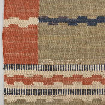 CARPET. "Vita Rutmattan". Flat weave. 296 x 204,5 cm. Signed AB MMF.