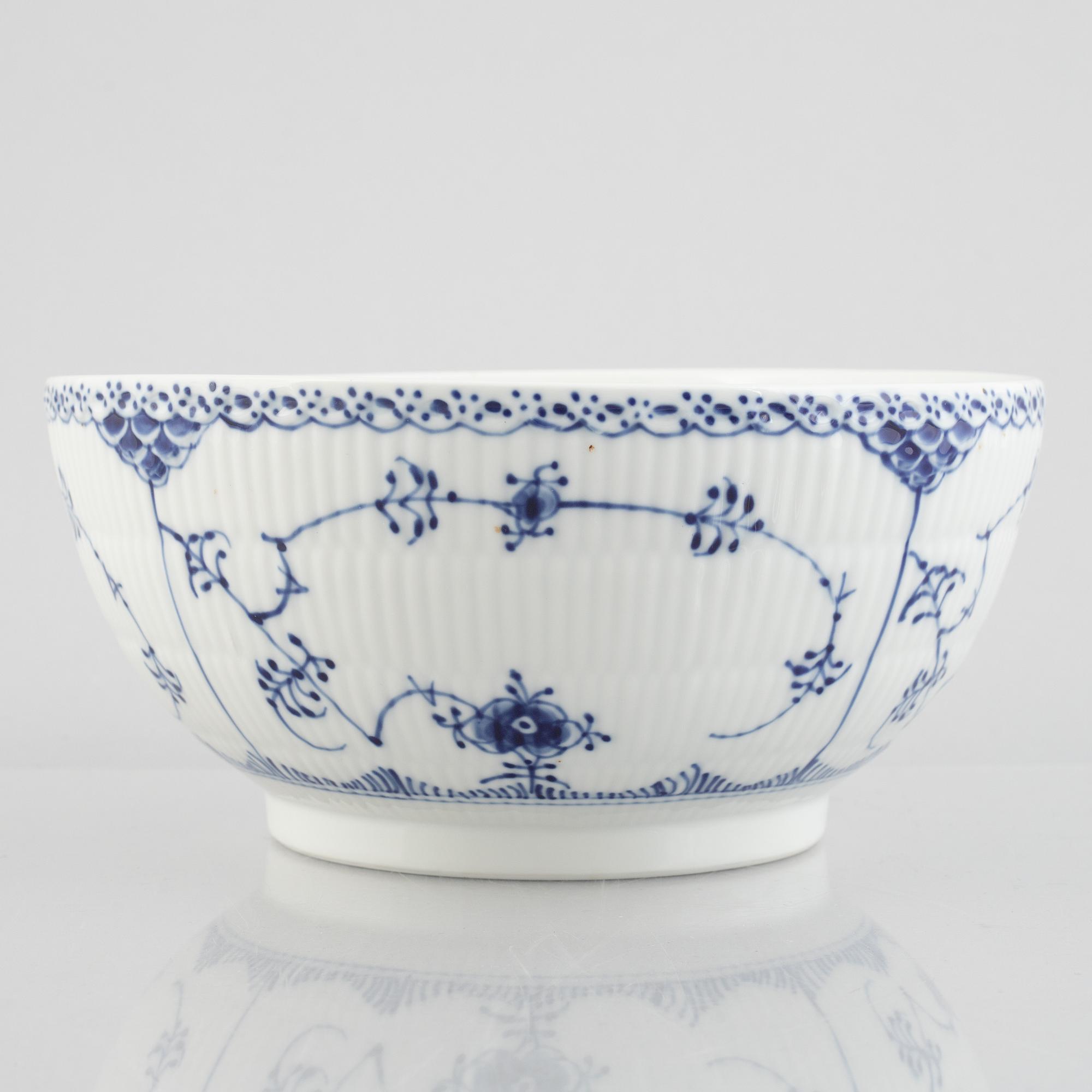 A large 'Blue Fluted half lace' / "Musselmalet" porcelain serving bowl, Royal Copenhagen, model 631, 1969-73.