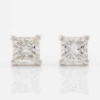 Earrings, a pair, with princess-cut diamonds, HRD report included.