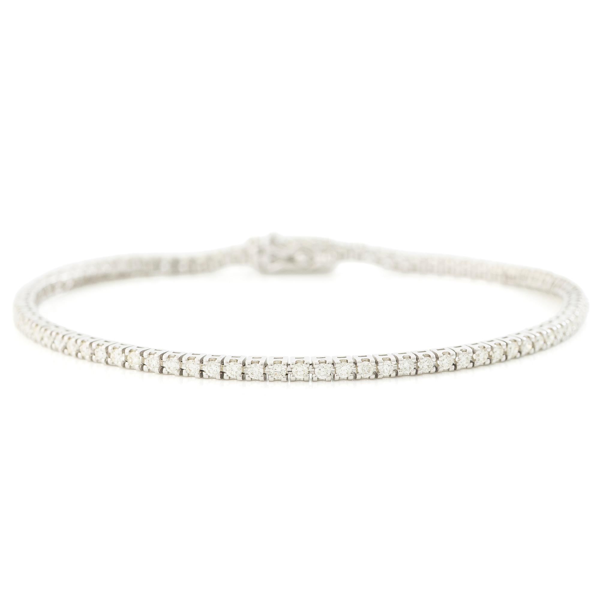 Tennisamband, 18K vitguld med briljantslipade diamanter.