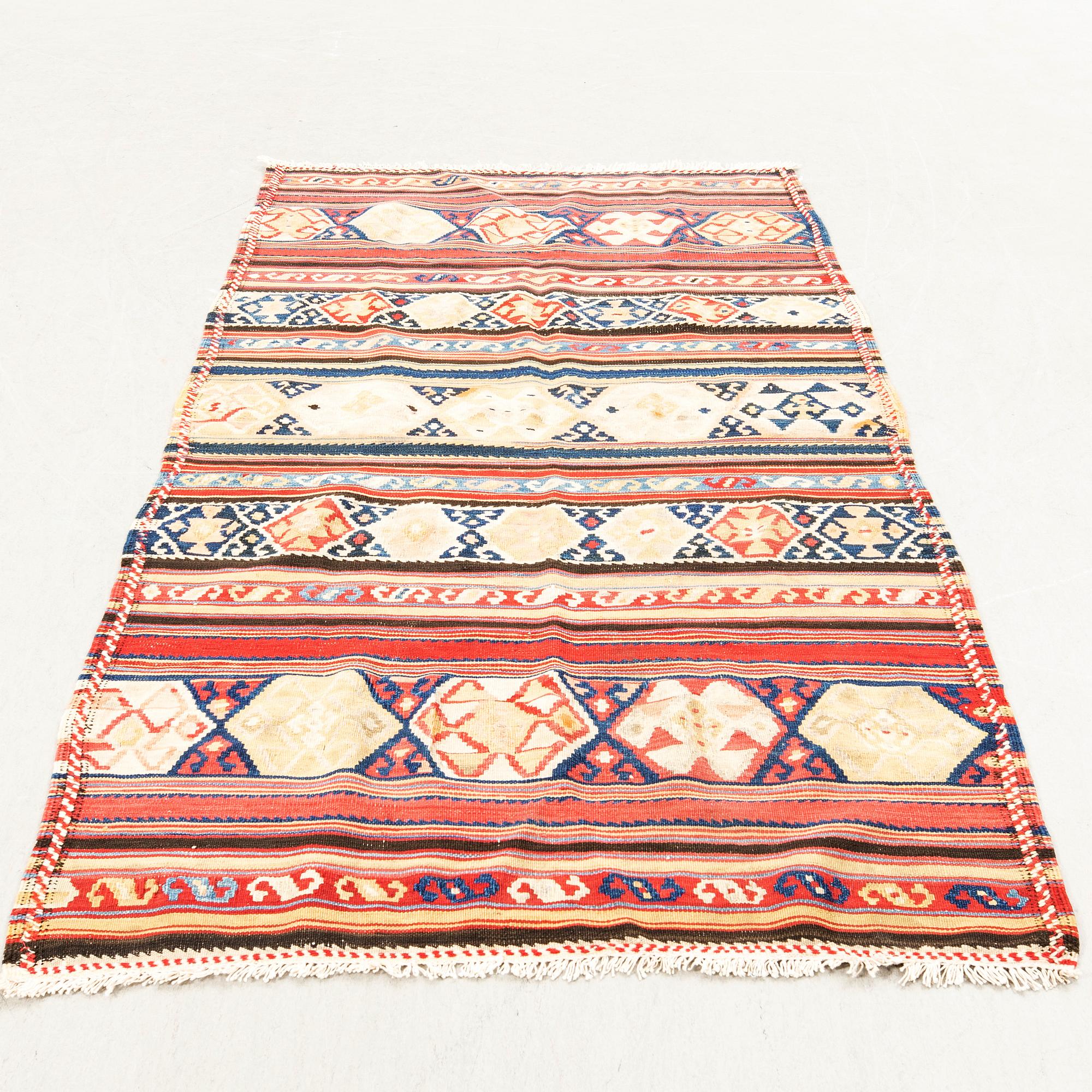 Kashgai rug, semi-antique, approx. 193x110 cm.