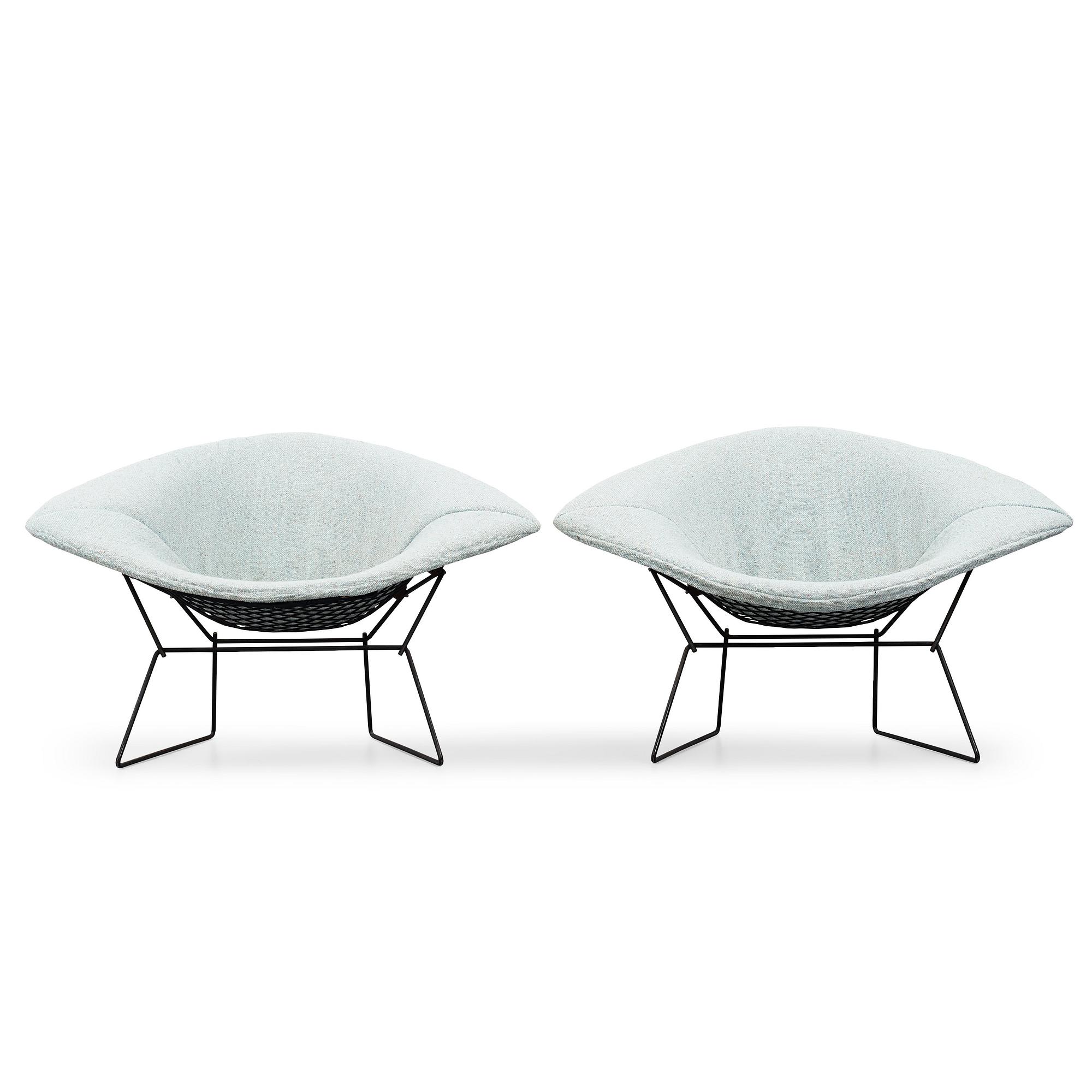 Harry Bertoia, a pair of "Wide Diamond" chairs, Knoll International, 1950-60's.