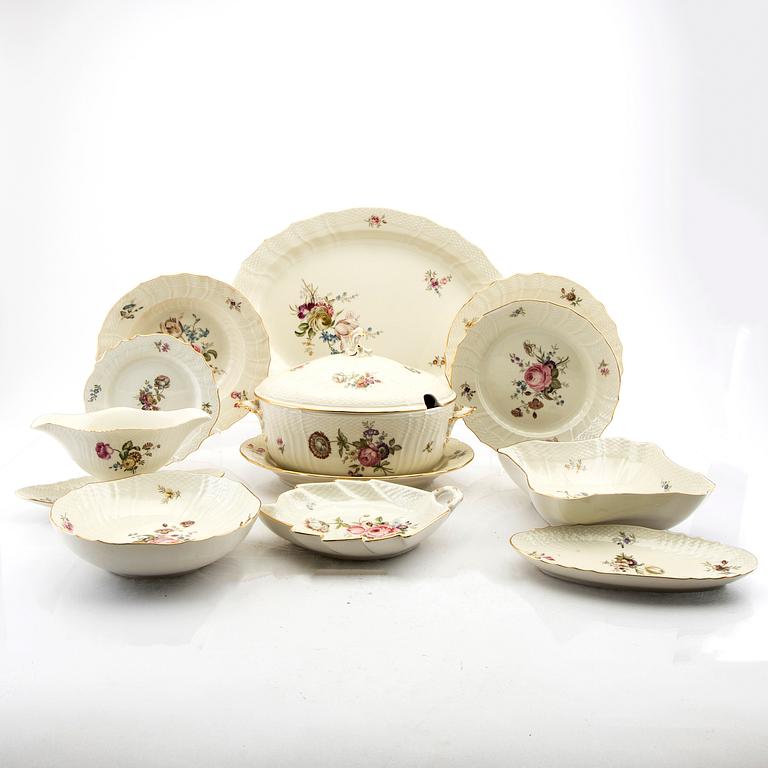 A dinner service, 98 pcs "Frijsenborg" Royal Copenhagen porcelain.