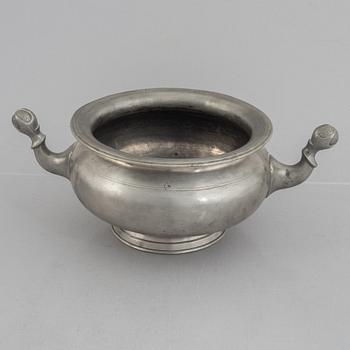 A Swedish pewter bowl, 1784.