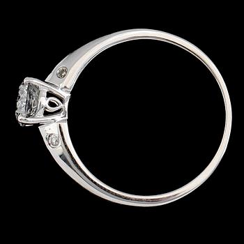 RING, 18K vitguld, diamanter tot ca 0.77 ct.