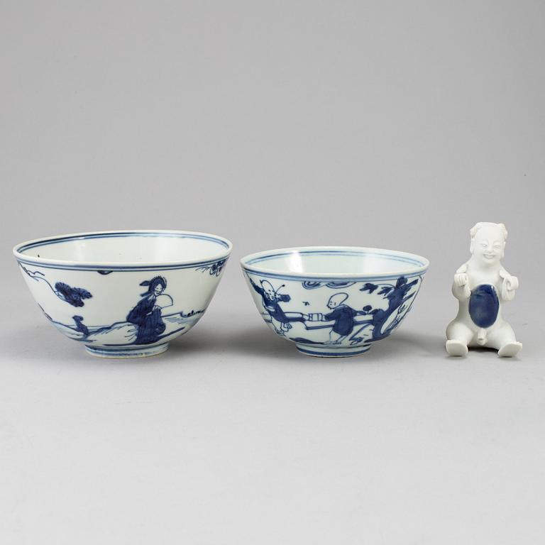 A set of two blue and white bowls and a figurine, Ming dynasty and Qing dynasty, 17th Century.