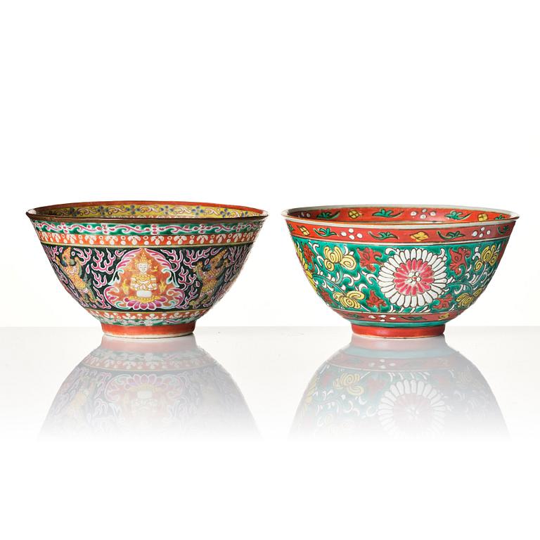 Skålar, två stycken, porslin. Bencharong, Thailand, 1800-tal.