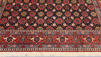 A semi-antique Varamin carpet, approx. 327 x 216 cm.