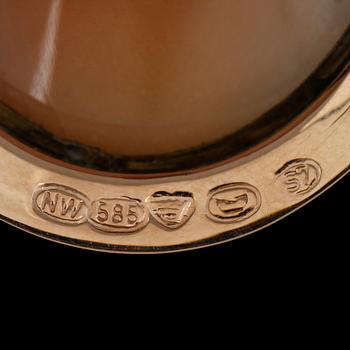 HÄNGE, 14K guld och snäckskalskamé, Finland 1971.
