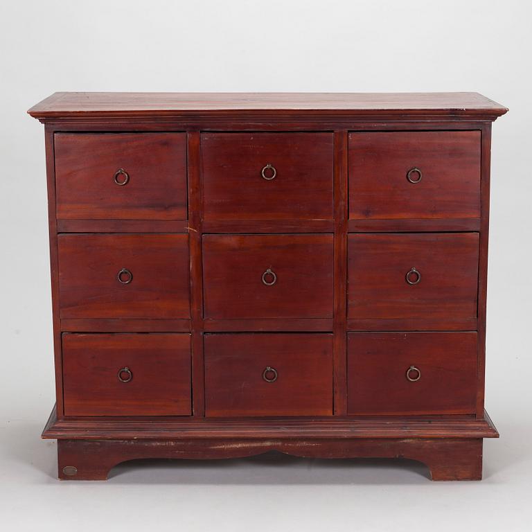 A mahogany chest of drawers, 21st century.