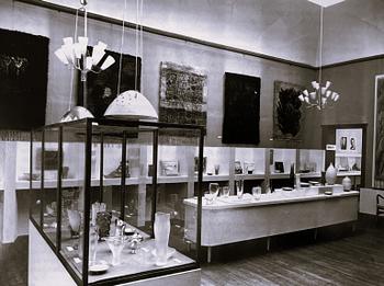Michael Schilkin, skulptur, stengods, vilande kvinna, Arabia, Finland, 1940-tal.