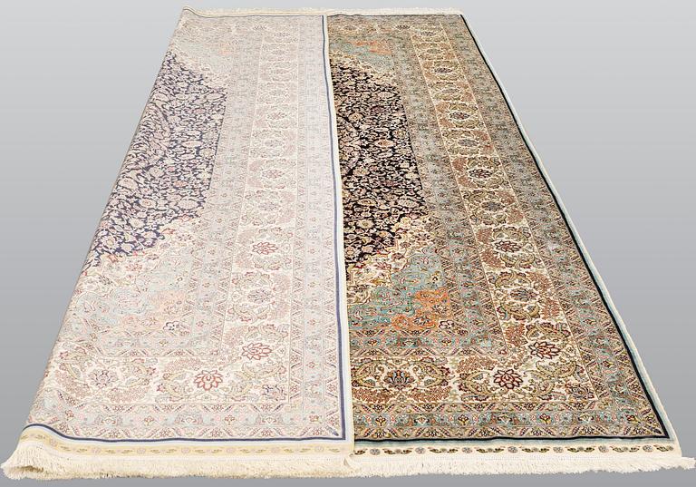 A carpet, Oriental silk, ca 297 x 202 cm.