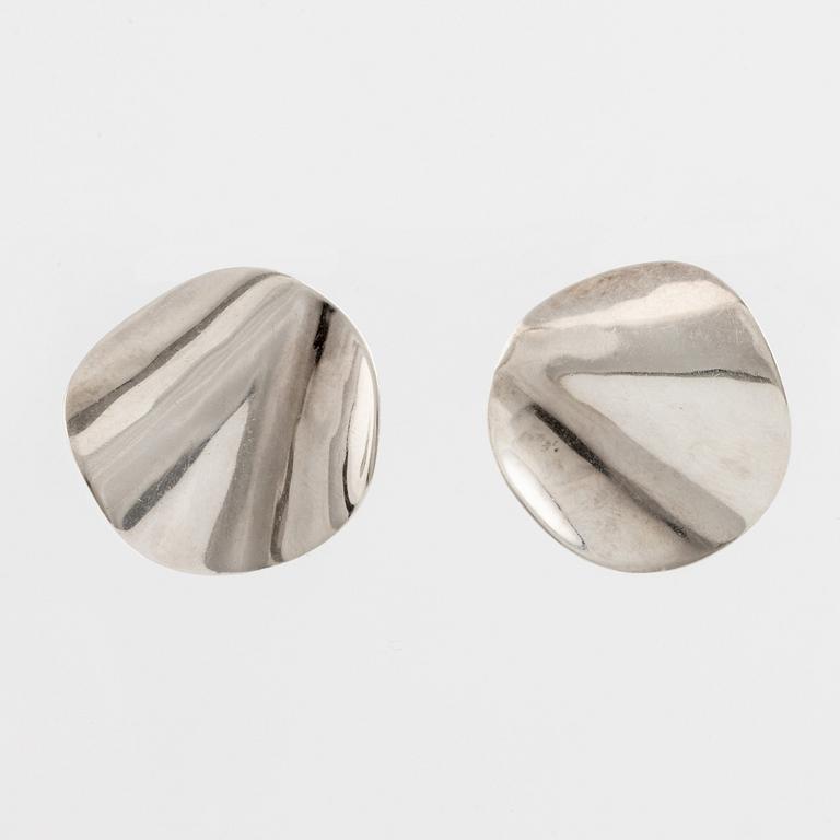 Annie Jägbeck silver necklace and earrings.