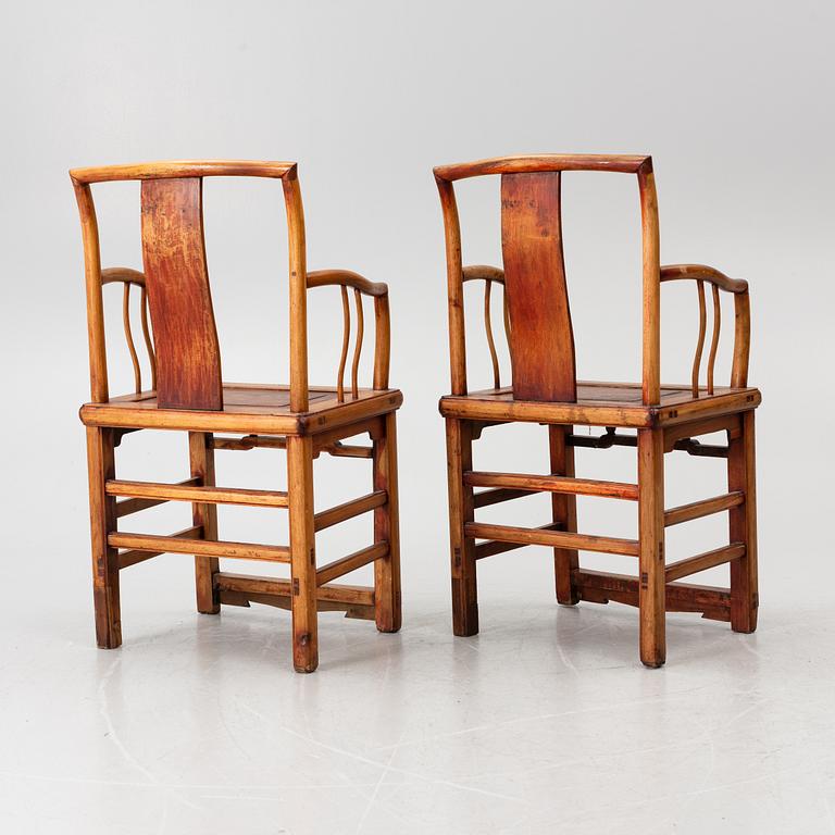 Karmstolar, ett par, hardwood, Kina, 1900-tal.