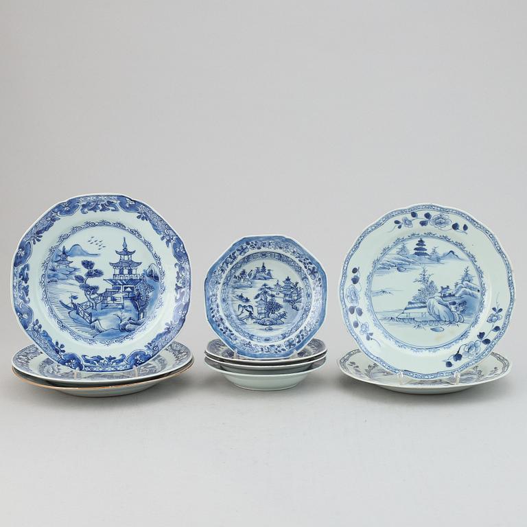 Five blue and white export porcelain plates and four dessert dishes, Qing dynasty, Qianlong (1736-95).