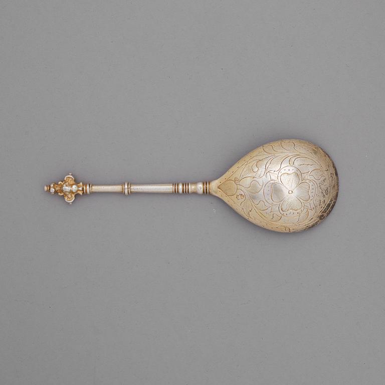 Jöran Hieronymi Bernegau, sked med dubbel kerubknopp, förgyllt silver, Norrköping, (verksam -1648-1679).