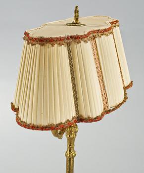 GOLVLAMPA, omkring 1900-talets mitt.