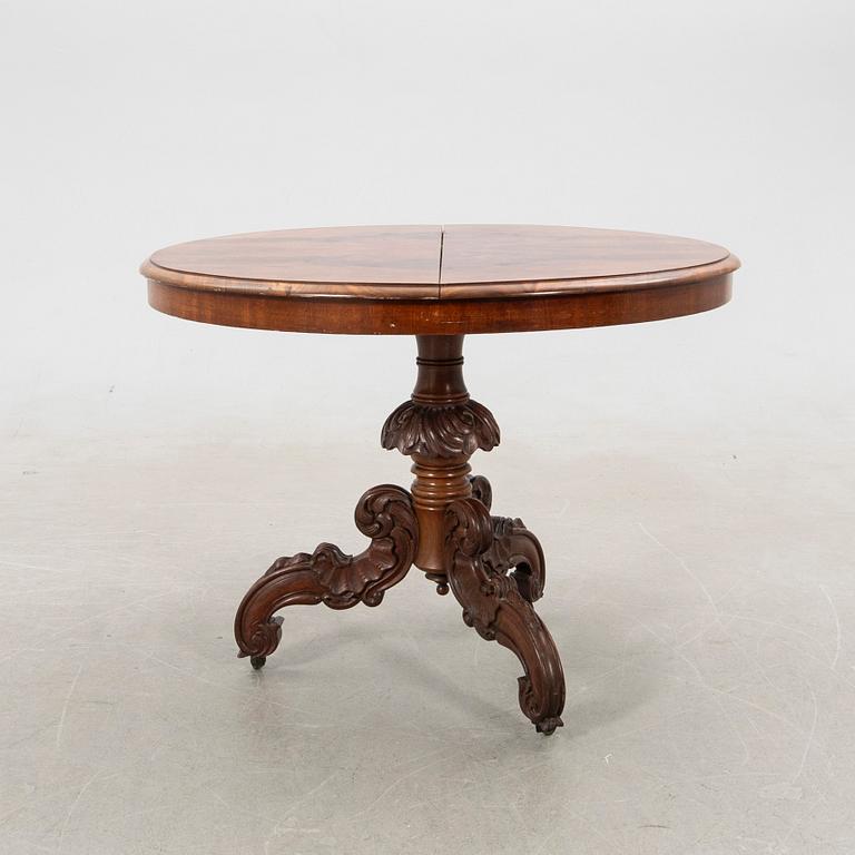Salon table, mahogany, 19th century.