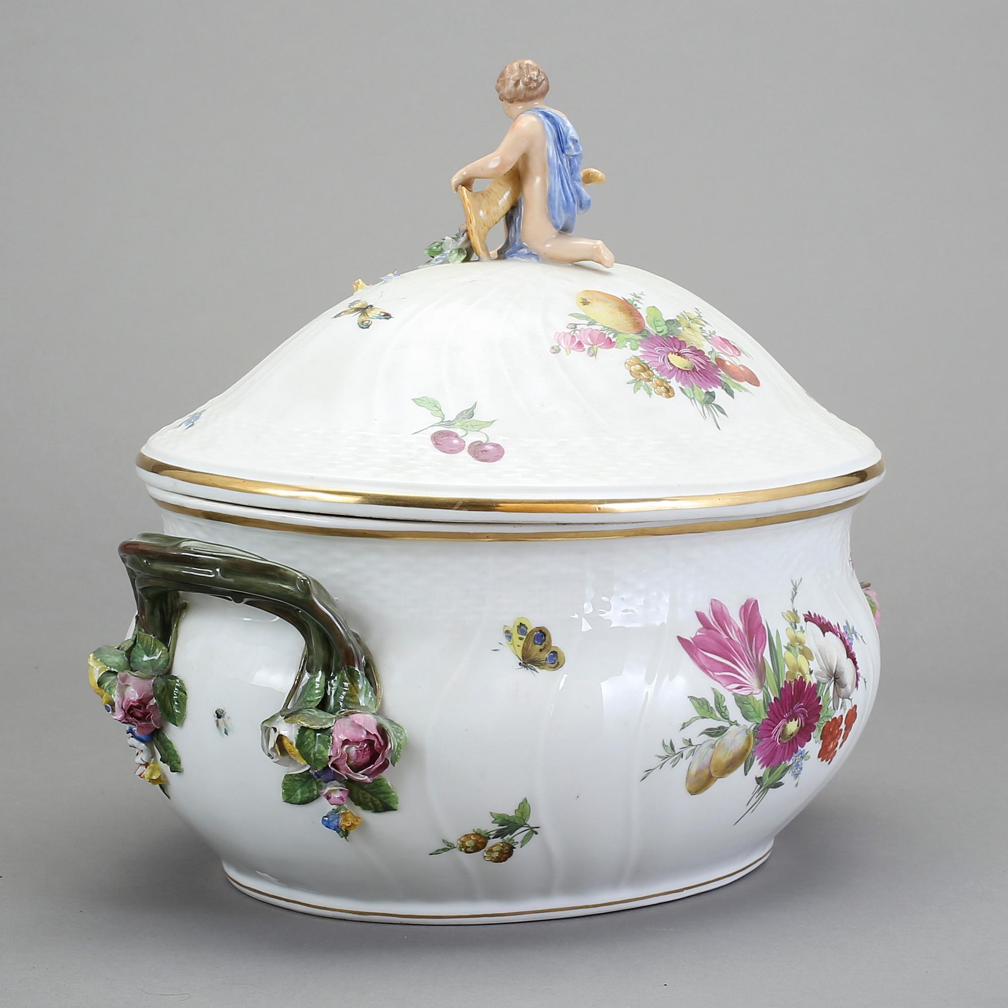 TERRIN, porslin, rokokostil, Kunglig Dansk, sannolikt 1800/1900-tal.