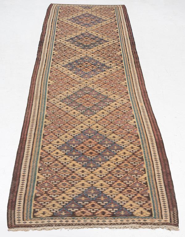 Gallerimatta, orientalisk, sannolikt Kaukasisk, ca 455 x 110 cm.