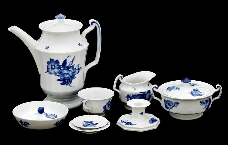KAFFESERVIS, 38 delar, porslin. Blå Blomst. Royal Copenhagen.