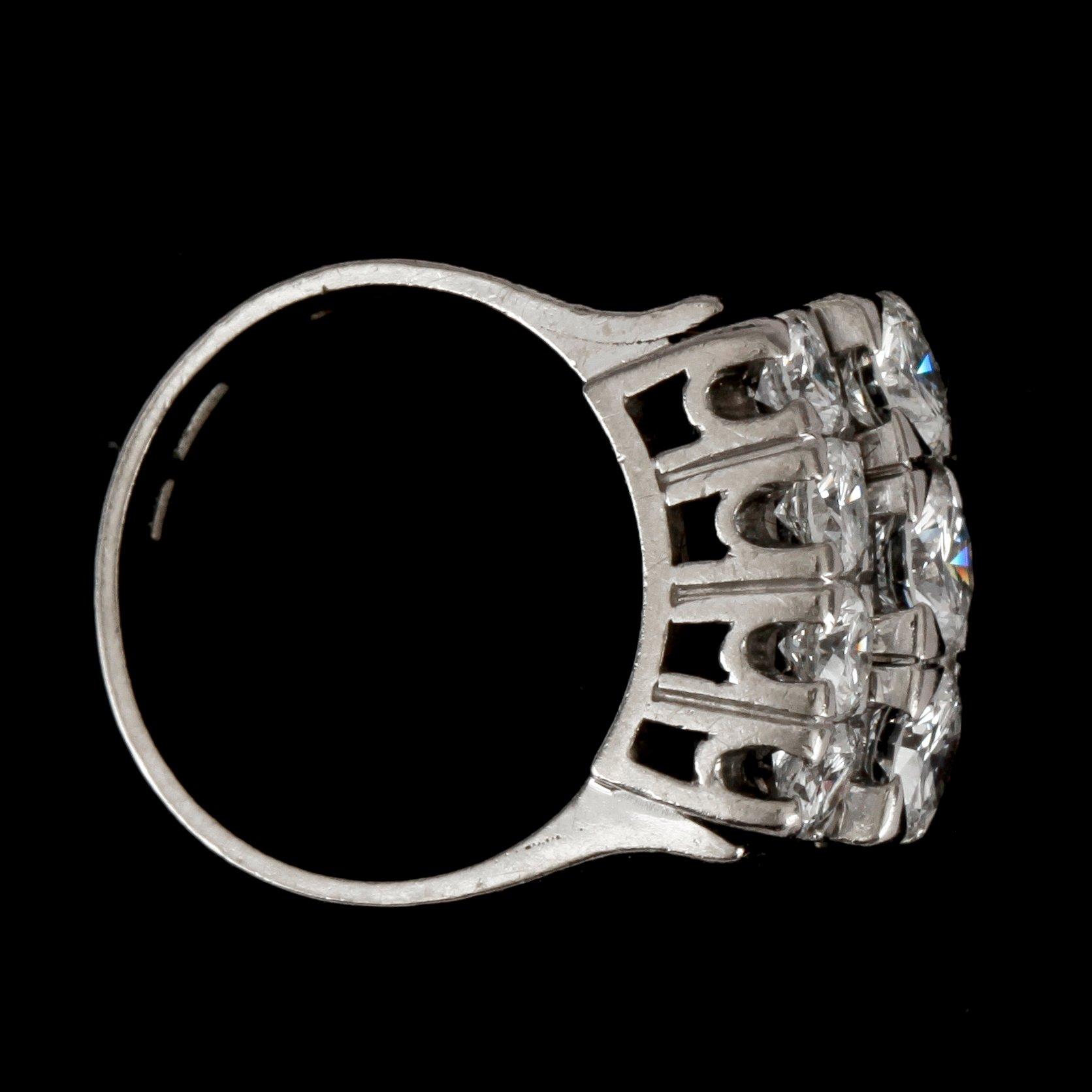 RING, 18k vitguld, briljantslipade diamanter tot ca2.20 ct. Dahlgren Hovjuvelerare, Stockholm 1970.