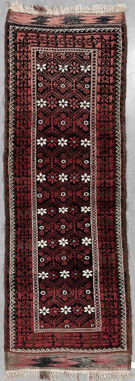 GALLERIMATTA, semiantik/old Beludj. 248 x 95,5 + kortsidorna med ca 12 cm slätväv på varje sida.
