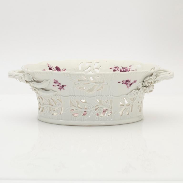 Royal Copenhagen, Jardinière, "Juliane-Marie", 1905.