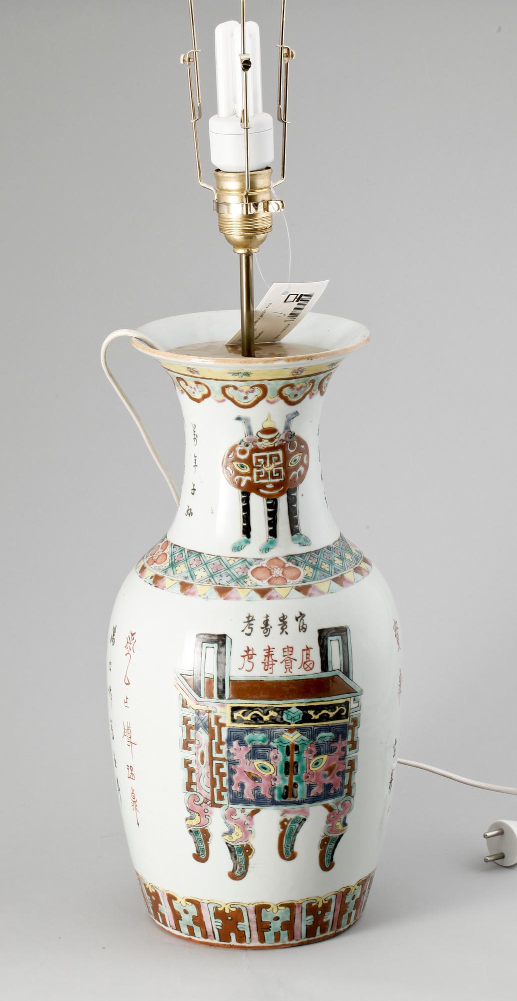 BORDSLAMPA, porslin, Kina, omkring 1900.