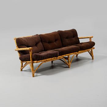 SOFFA , samt FÅTÖLJER, ett par, 1900-talets andra hälft.