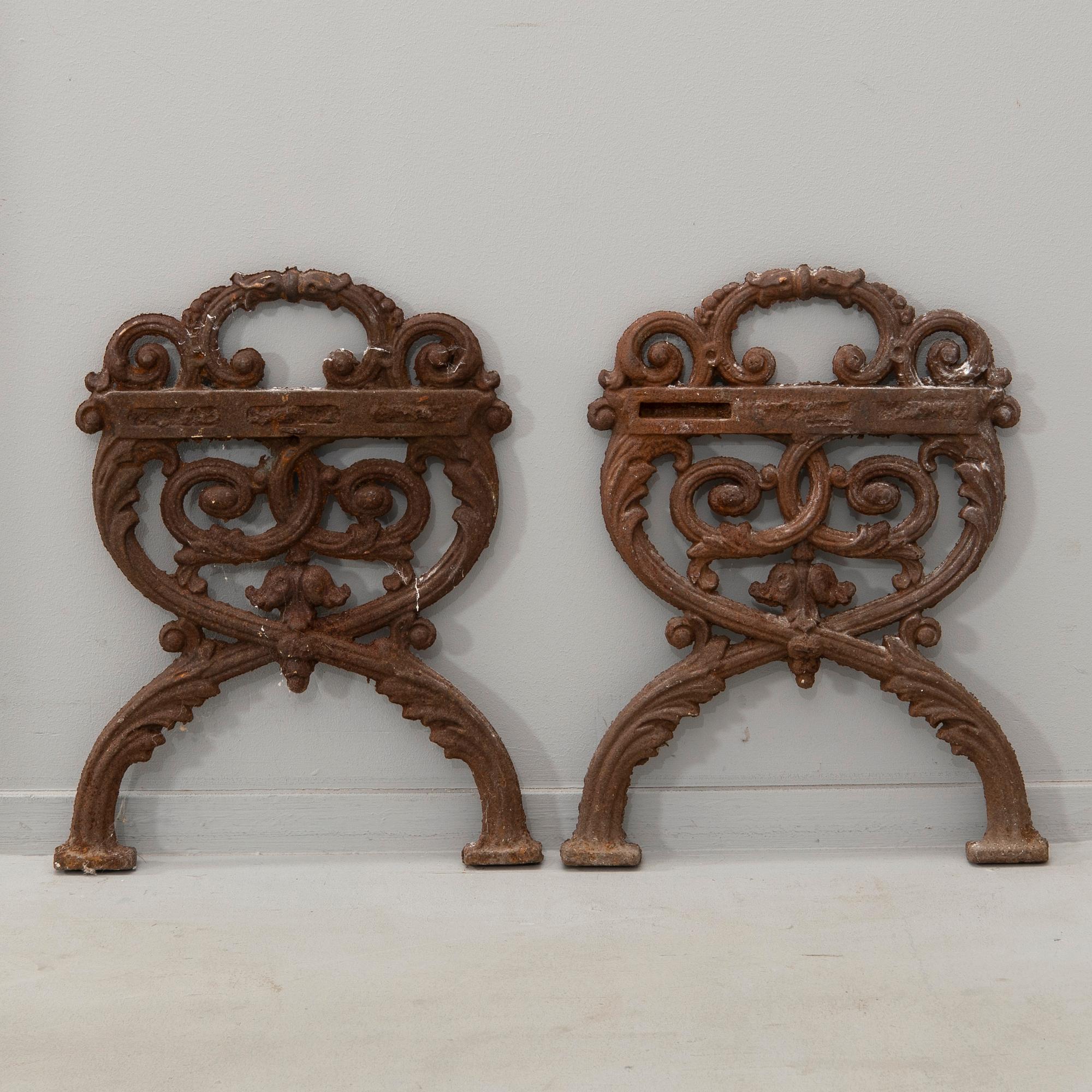 Trädgårdsbänkgavlar ett par 1900-tal.