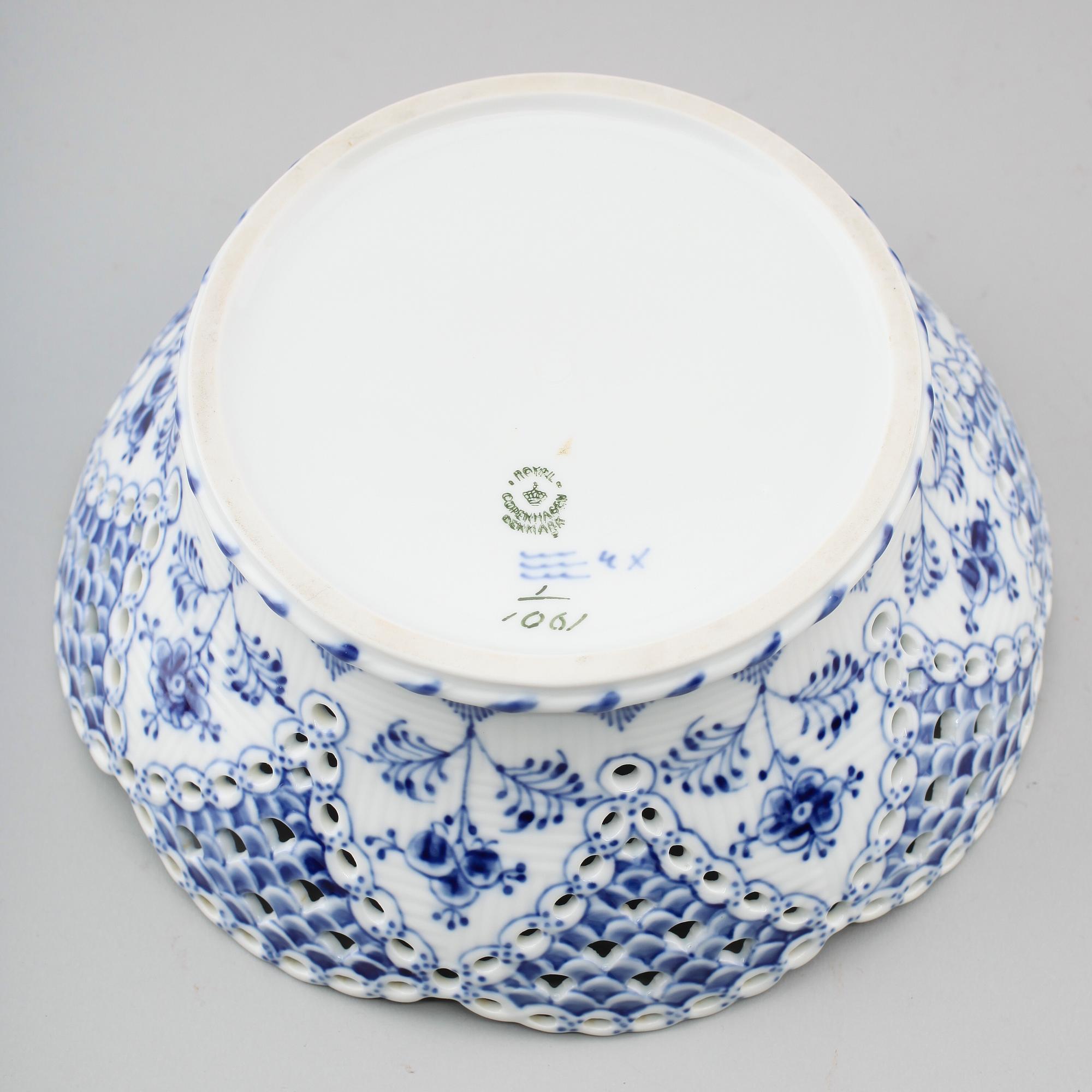 SKÅL, porslin, "Musselmalet", Royal Copenhagen.