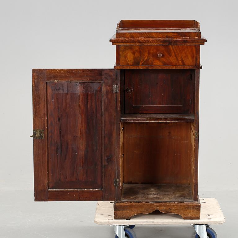 POTTSKÅP, Karl Johan, 1800-talets första hälft.