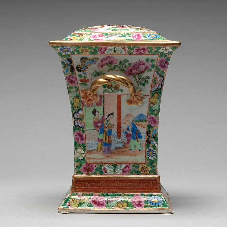 TULPANVAS, porslin. Kanton, Qingdynastin, 1800-tal.