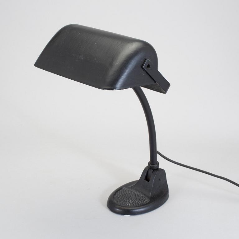 BORDSLAMPA, industrimodell, metall, 1940-tal.