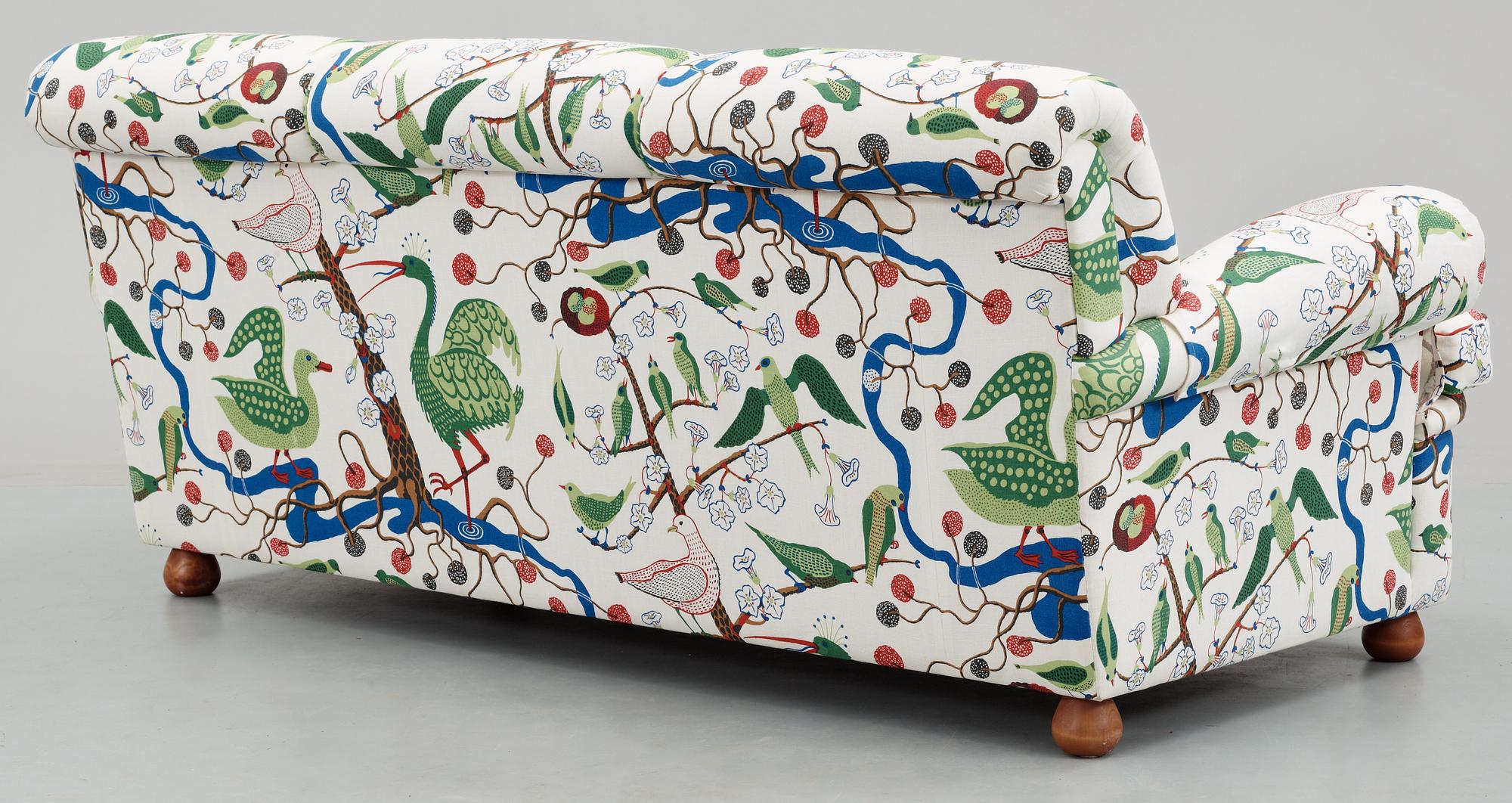 A Josef Frank sofa by Svenskt Tenn, model 703.