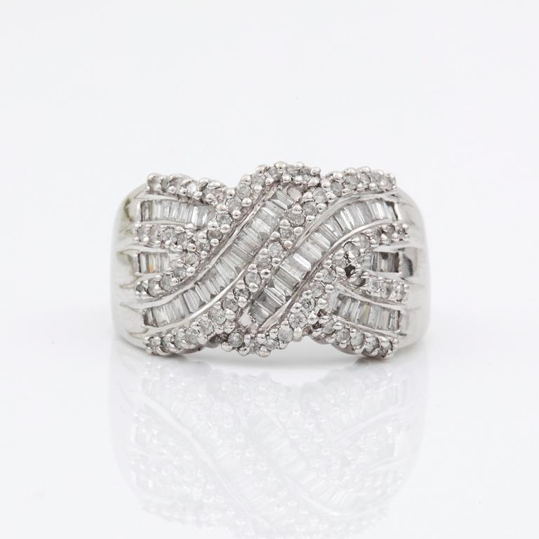 RING, 14 k vitguld med diamanter. Vikt 7 gram.