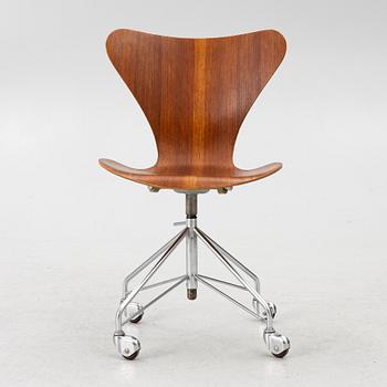 Arne Jacobsen, a 'Seven' swivel chair Fritz Hansen, Denmark, 1964.