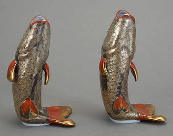 VASER samt KORTHÅLLARE, porslin. 5 delar, Herend, Ungern, 1900-talets andra hälft.