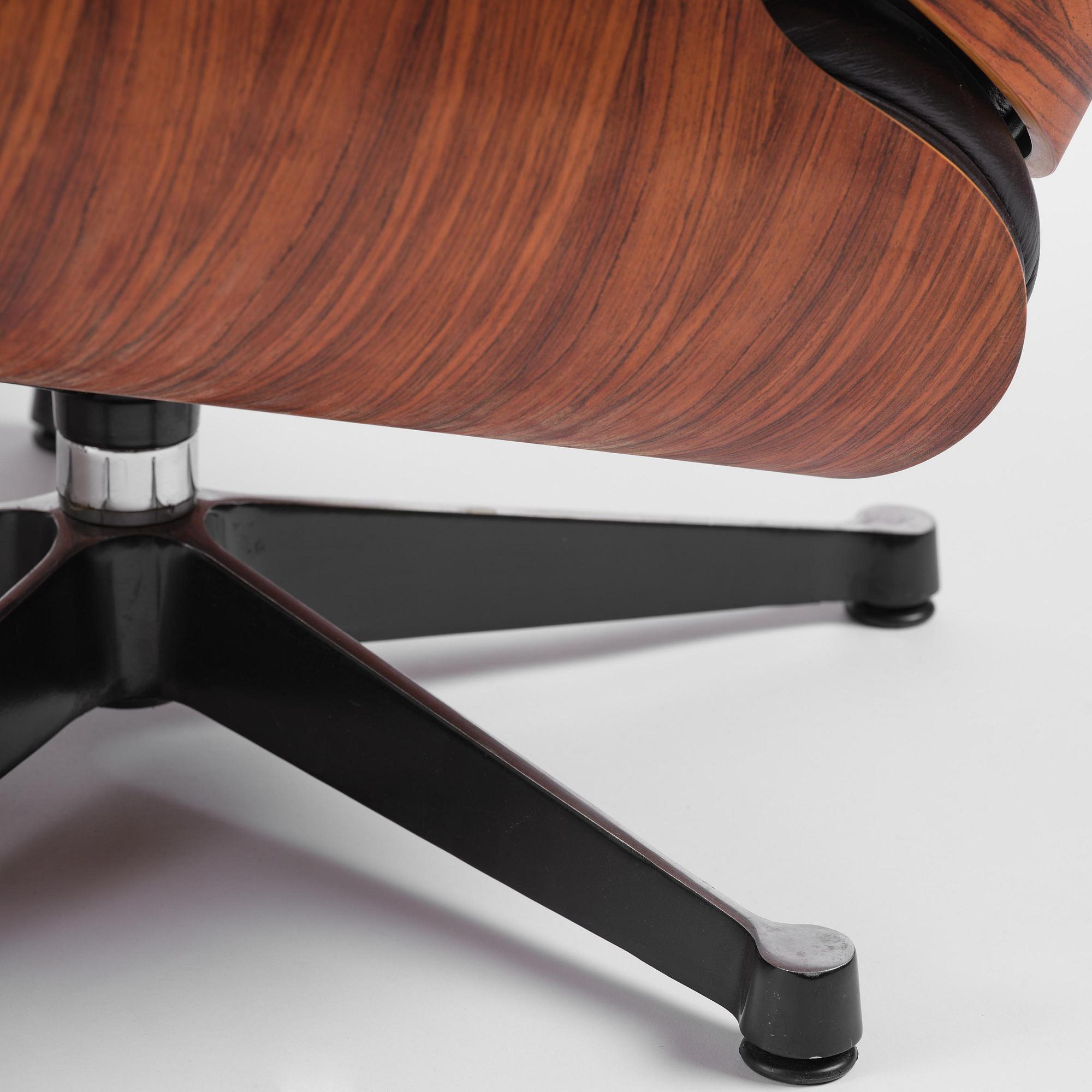Charles & Ray Eames, an "Eames Lounge Chair" with ottoman, Vitra, late 1900s.