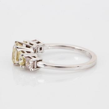 RING, med diamanter, mittsten 1,24 ct med GIA certifikat.