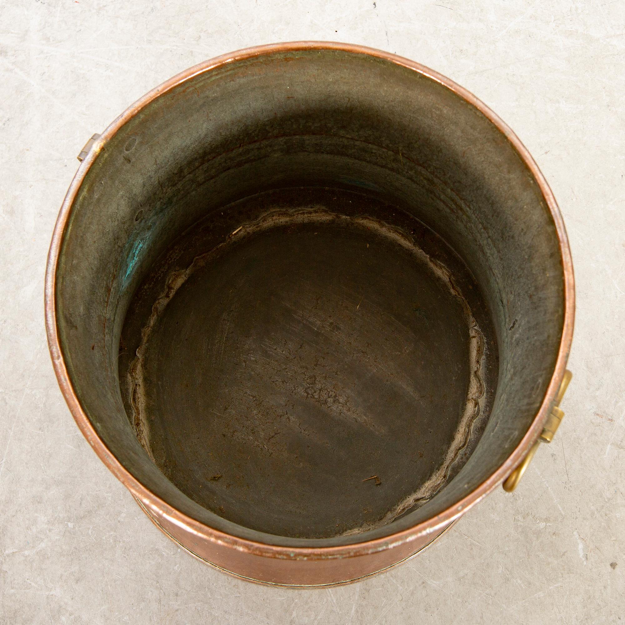 TUNNA MED HÄNKLAR, koppar, 1800-tal.